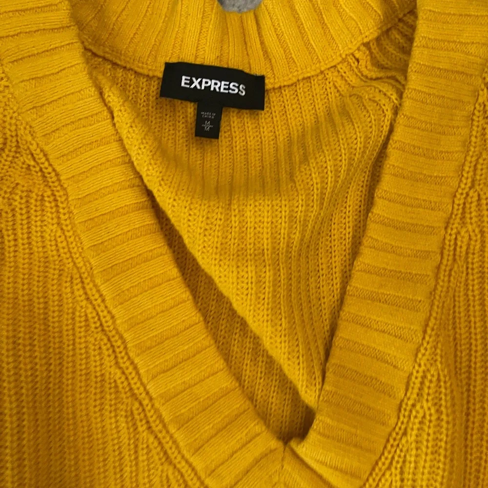 Express sweater - Picture 3 of 7